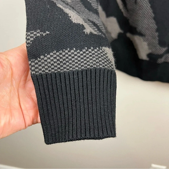 Athleta Jacquard Crew Textured Sweater Size XS Abstract Animal Print Merino Wool - Picture 5 of 9